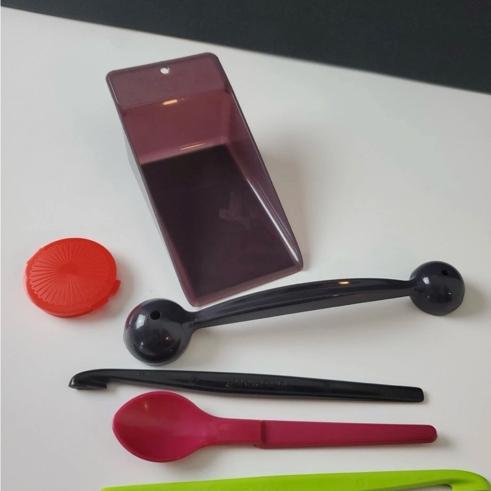 Tupperware Gadgets Flat Scoop Melonballer Citrus Peeler Spoon Calm Shell Set